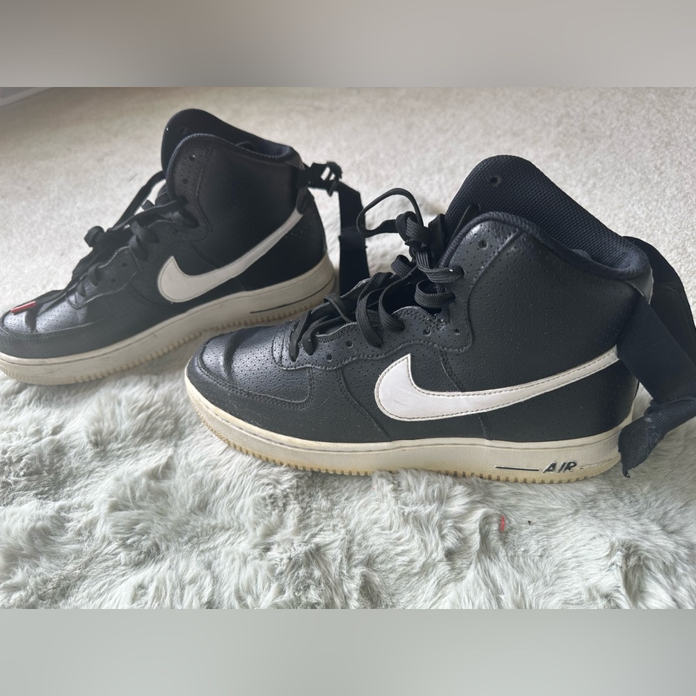 Nike Air Force 1 High '07 Black White sz. 10.5- buckle needs repair